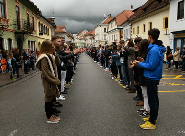 Generacija 2019 plesala za Kamničane
