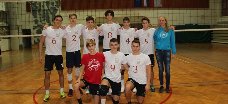 Področno tekmovanje v dvoranski odbojki na Jesenicah