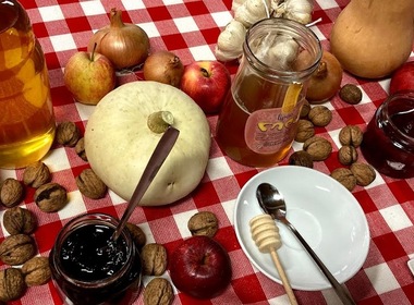 Simbolična fotografija za članek z naslovom: Medeni klepet na dan slovenske hrane