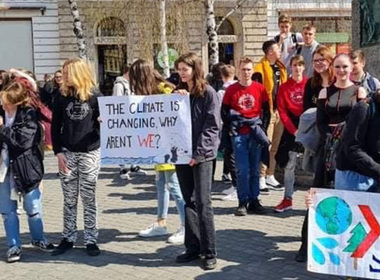 Simbolična fotografija za članek z naslovom: Mladi za podnebno pravičnost: planet pred kapital