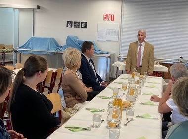 Simbolična fotografija za članek z naslovom: Sestanek z županom in predstavniki osnovnih šol