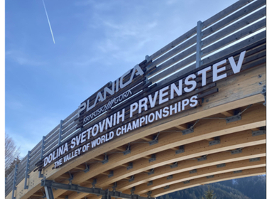 Simbolična fotografija za članek z naslovom: 2. letniki programa ekonomski tehnik v Planici