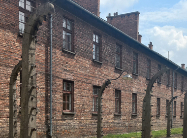 Simbolična fotografija za članek z naslovom: Ogled Auschwitza