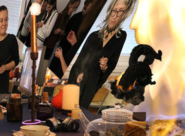 Simbolična fotografija za članek z naslovom: Nevidne sile vesoljstva v učilnici