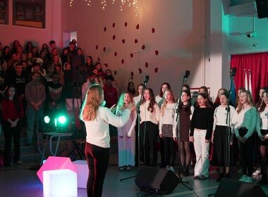 Simbolična fotografija za članek z naslovom: Ob dnevu samostojnosti in enotnosti ter veselje ob pričakovanju praznikov