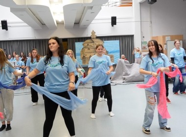 Simbolična naslovna fotografija za novico z naslovom: Vzgojiteljada 2025 v filmu