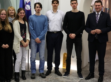 Simbolična fotografija za članek z naslovom: YPAC ekipa pri županu