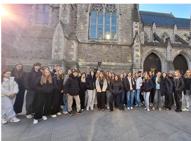 Simbolična naslovna fotografija za novico z naslovom: Nadstandardna ekskurzija - Irska 2.č & 2.c, 2026