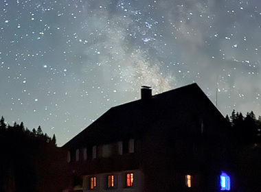 Simbolična naslovna fotografija za novico z naslovom: Astronomska noč na Menini planini