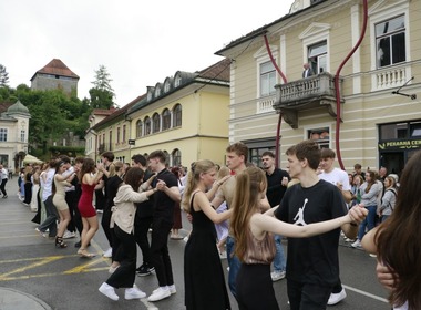 img2