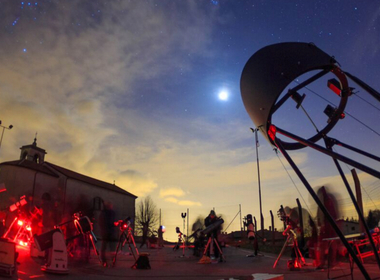 Simbolična fotografija za članek z naslovom: Urban sega po zvezdah