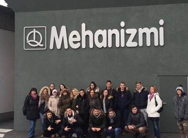 Simbolična fotografija za članek z naslovom: Iskrice 4. E