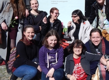 Simbolična fotografija za članek z naslovom: GSŠRM filozofinje za 8. marec s Svetlano Makarovič