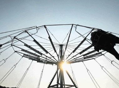 Simbolična fotografija za članek z naslovom: Odsev v zrcalu, zrcalo v odsevu