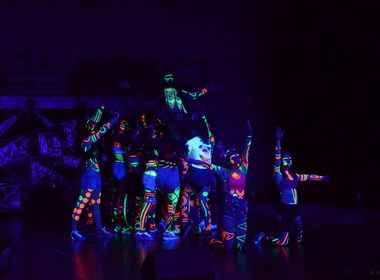 Naključna fotografija iz galerije Že trinajsta uprizoritev muzikala The Tribe