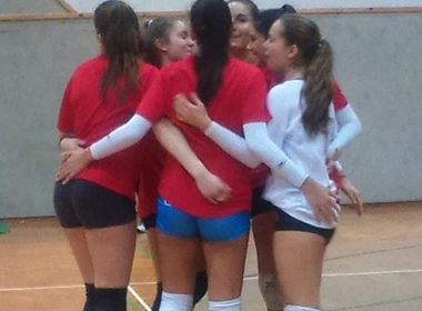 Simbolična fotografija za članek z naslovom: »VRAŽJE« ODBOJKARICE in mladi odbojkarji