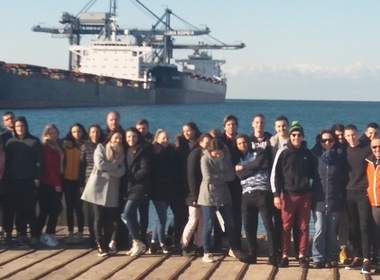 Simbolična fotografija za članek z naslovom: STROKOVNA EKSKURZIJA DIJAKOV 4. LETNIKA SMERI EKONOMSKI TEHNIK