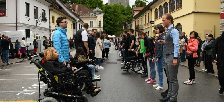 Generacija 2019 plesala za Kamničane
