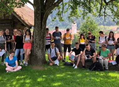 Simbolična fotografija za članek z naslovom: Poezija na Zapricah